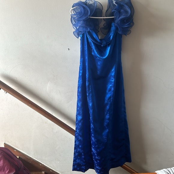 elegant royal blue dress with gorgeous fluffy sleeves strap - Picture 5 of 9